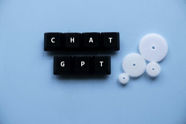 Generalist chatbots vs. specialized chatbots: advantages and disadvantages